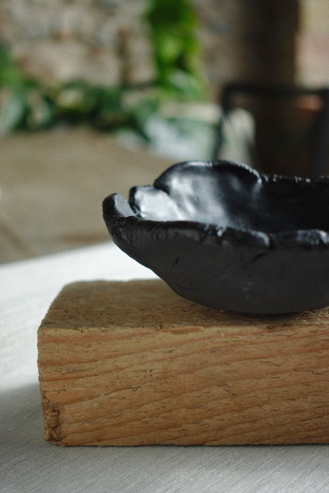 Materic lava bowl