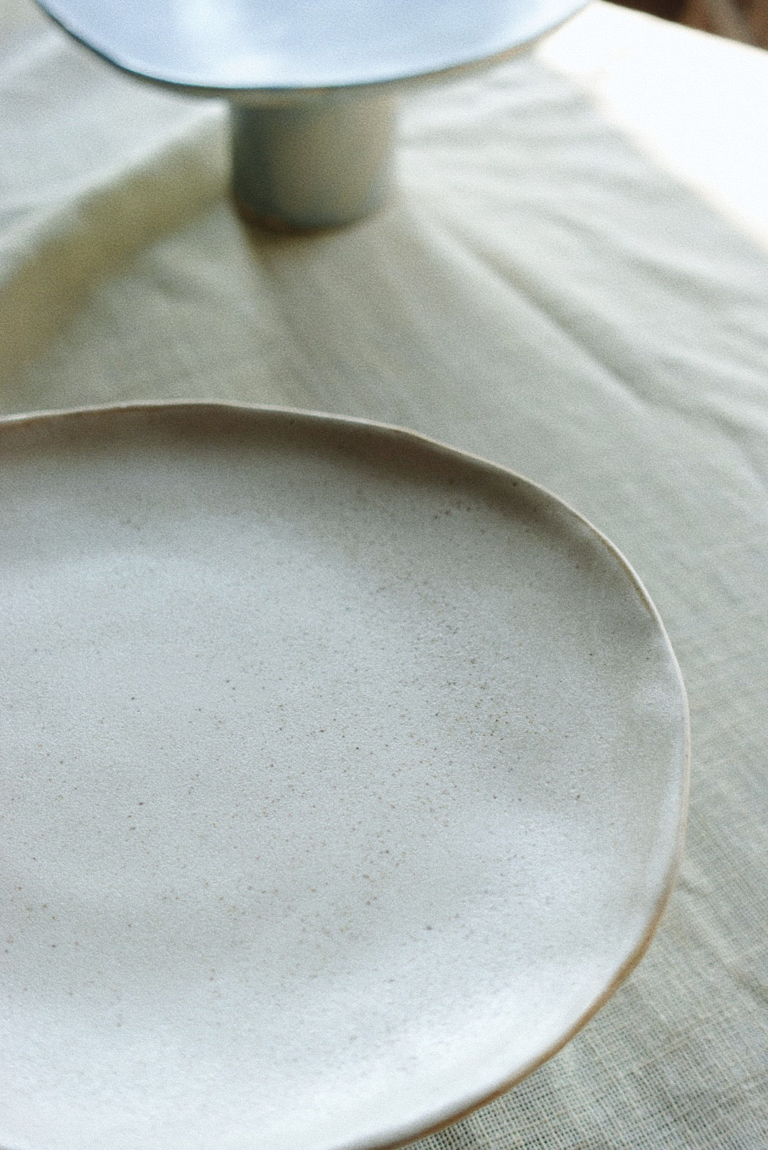 Dune pedestal tray