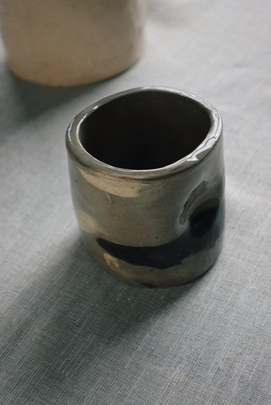 Obsidian vein mug