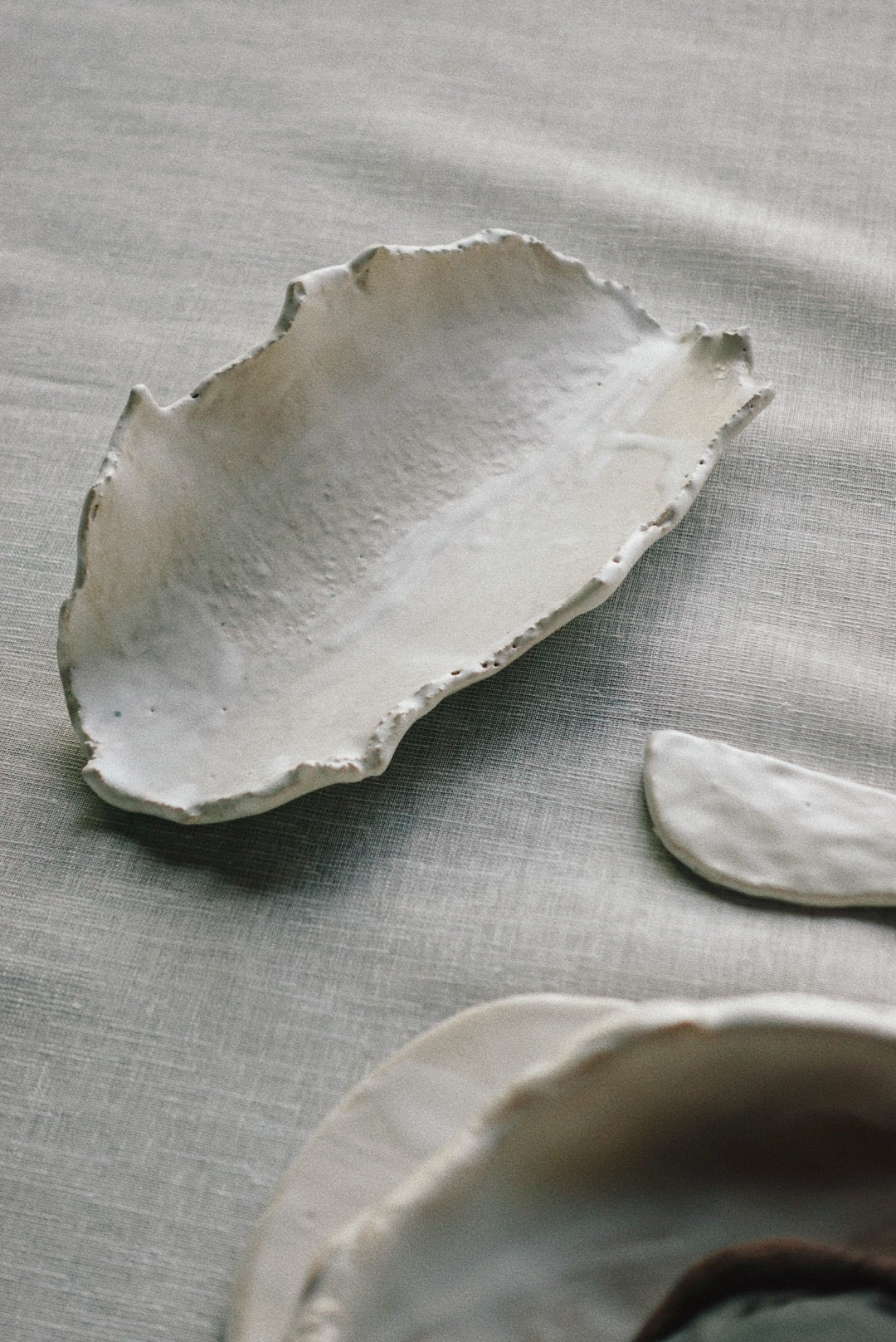 Irregular materic tray