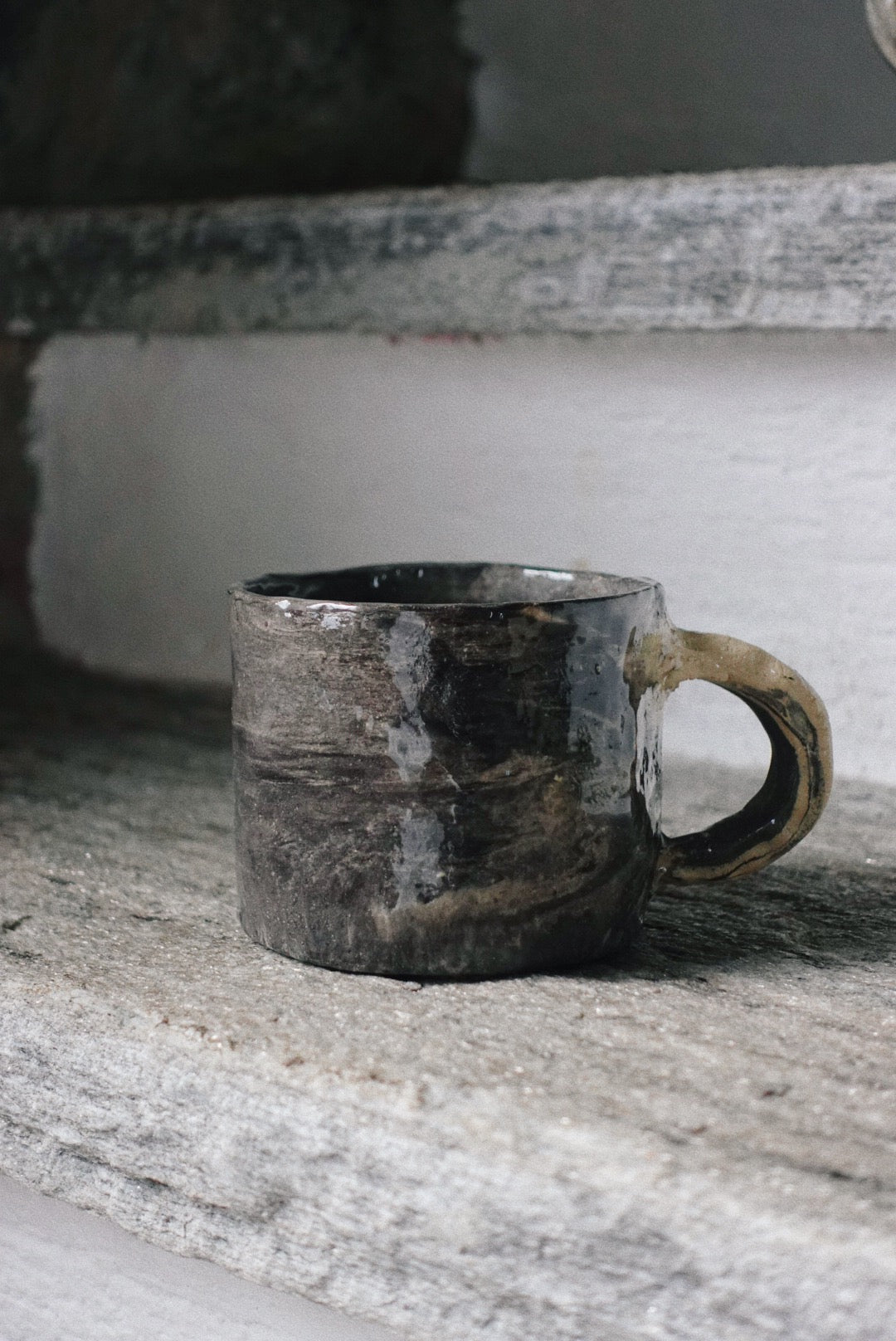 Obsidian vein mug