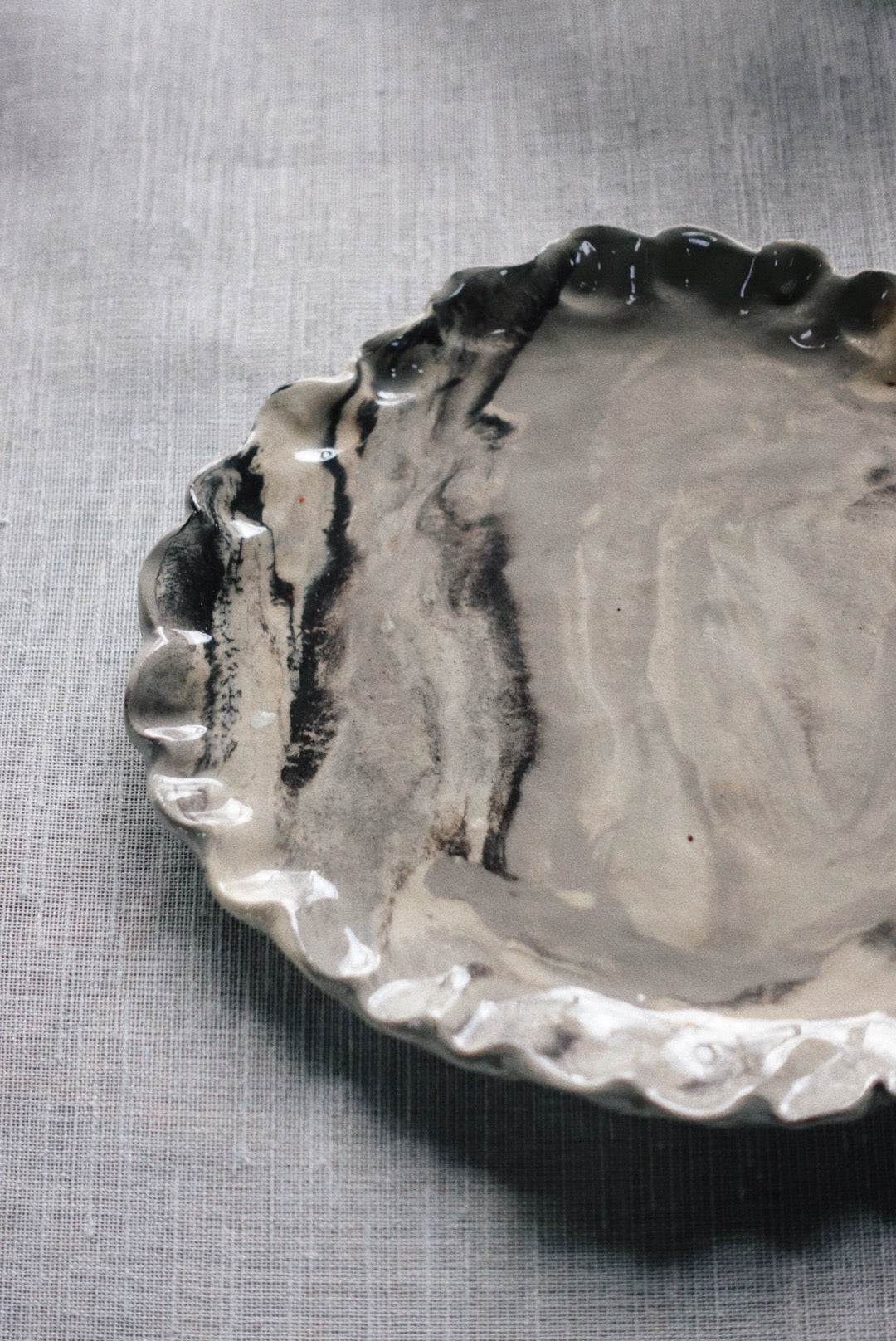 Obsidian vein tray