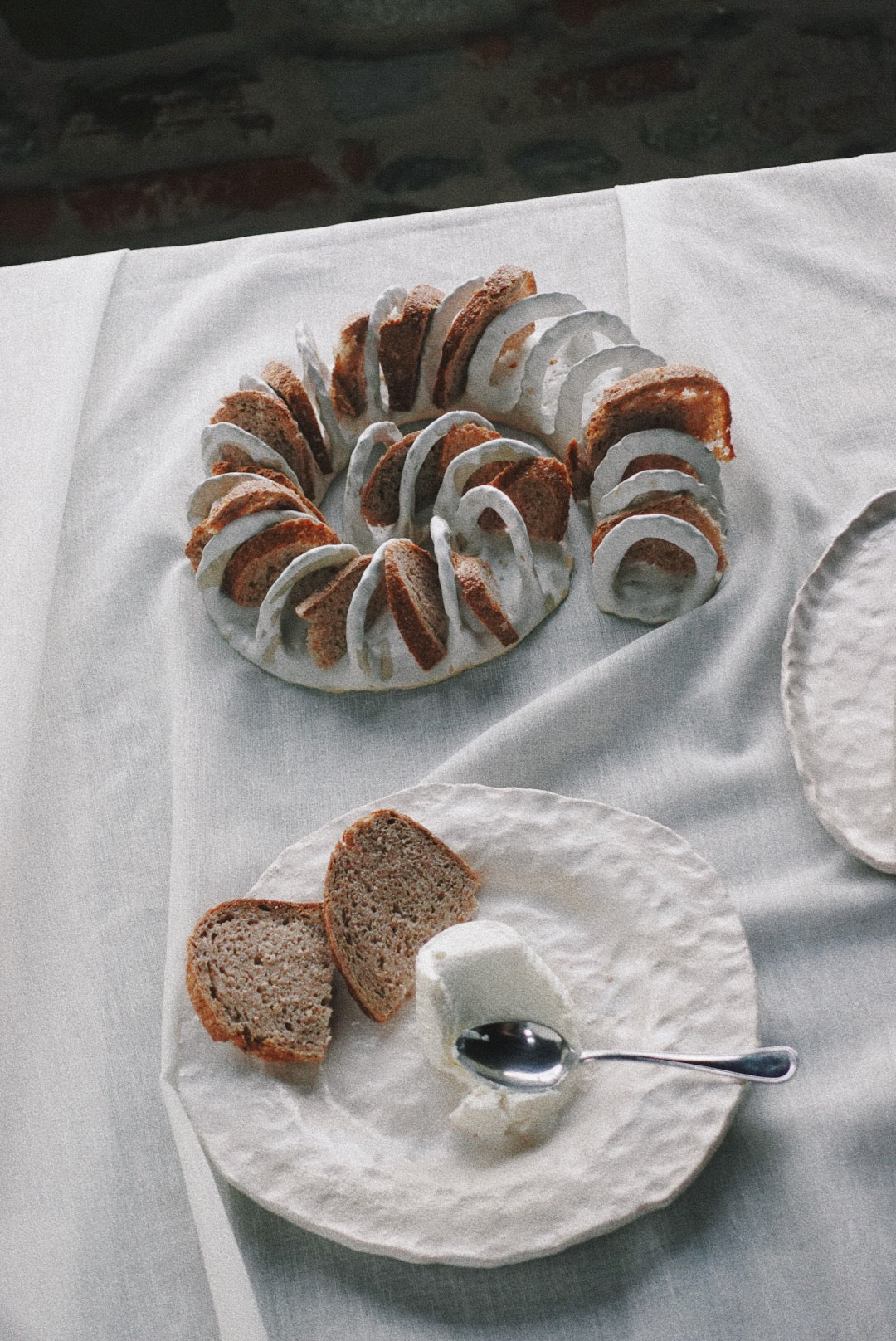 Spiral bread holder