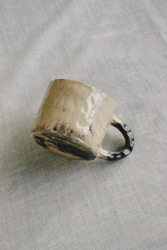 Obsidian vein mug