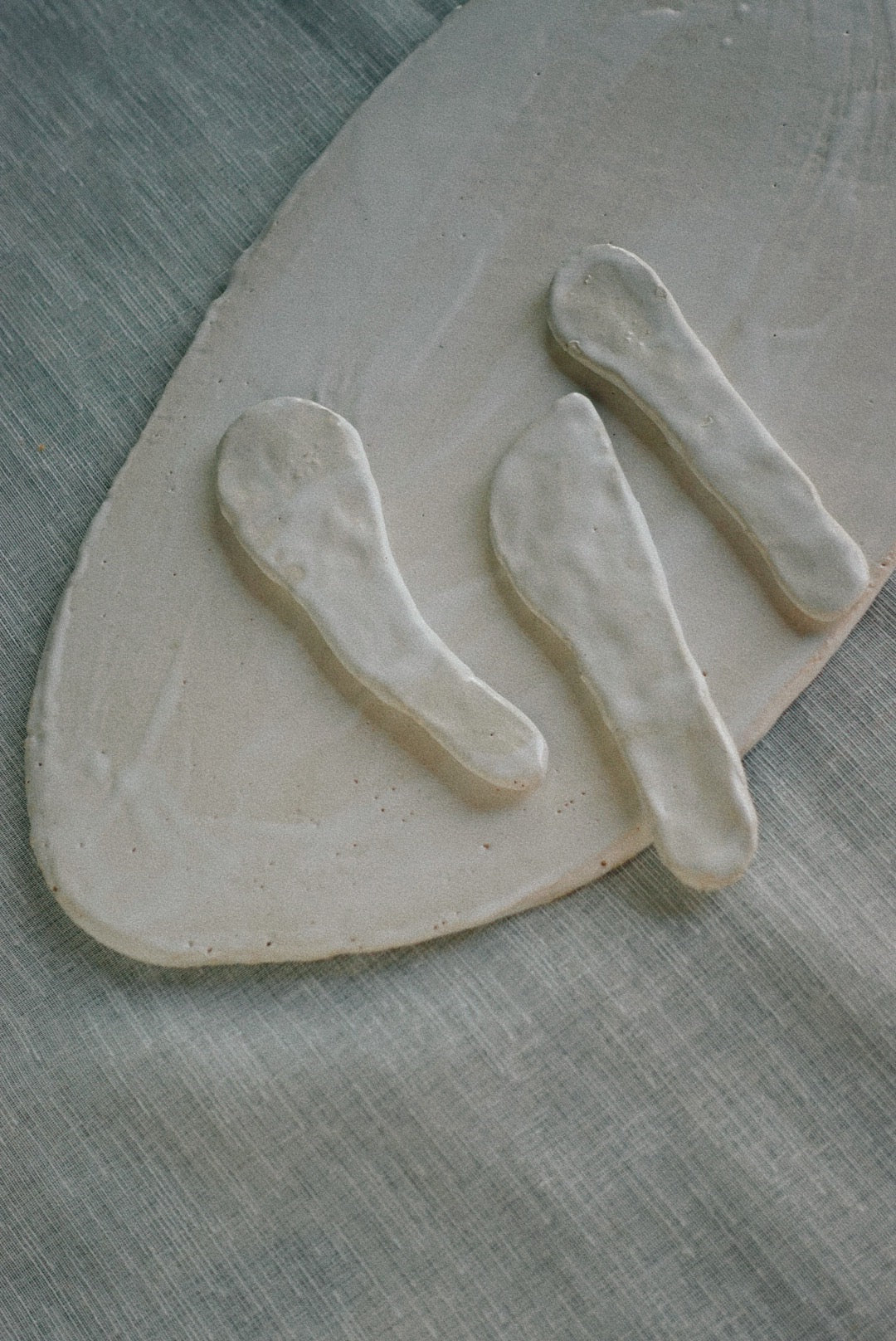 Irregular white tray set