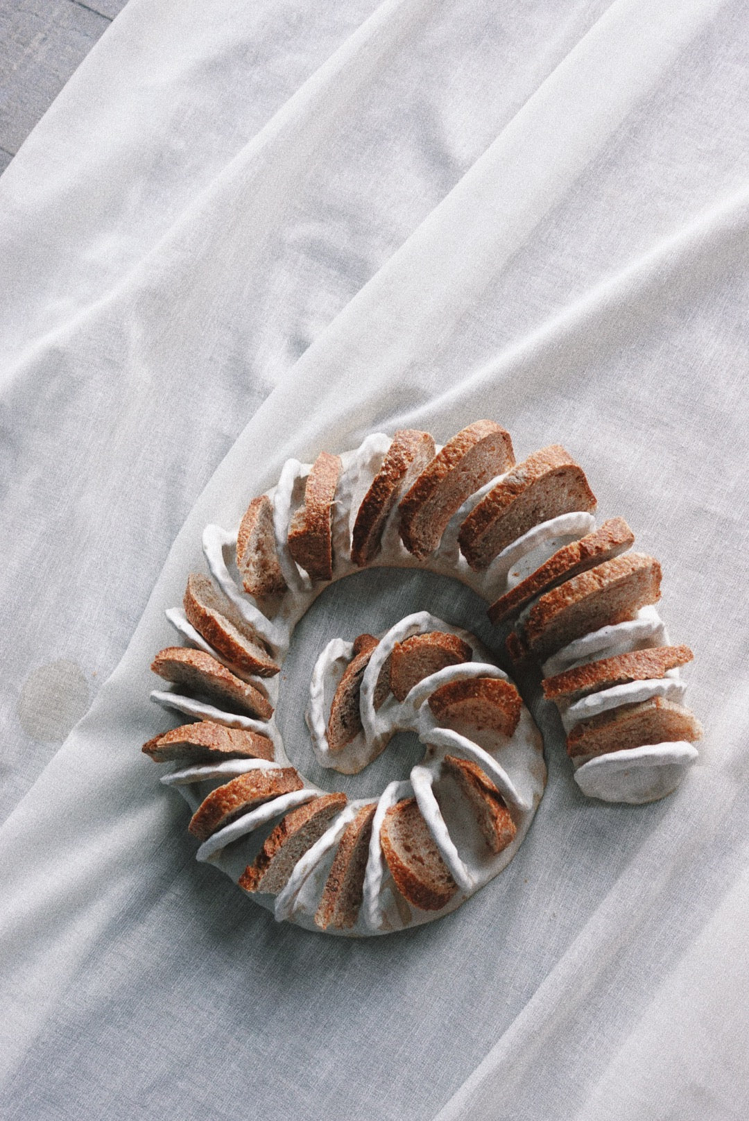 Spiral bread holder
