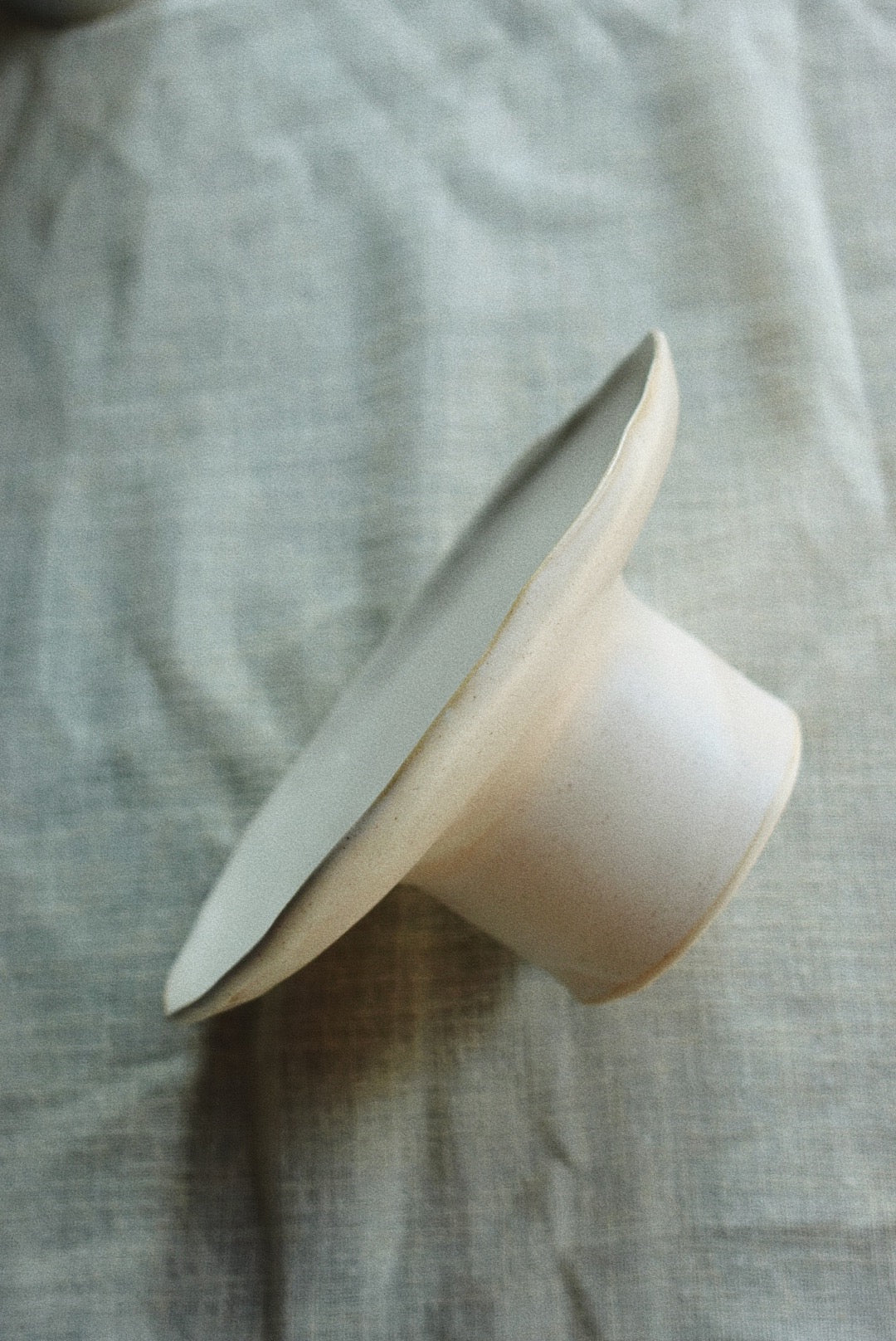 Dune pedestal tray