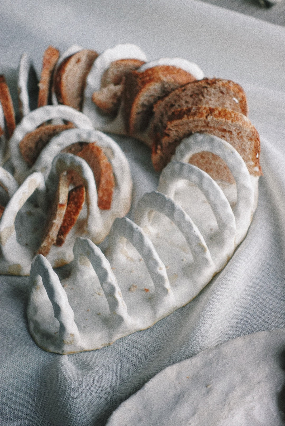 Spiral bread holder