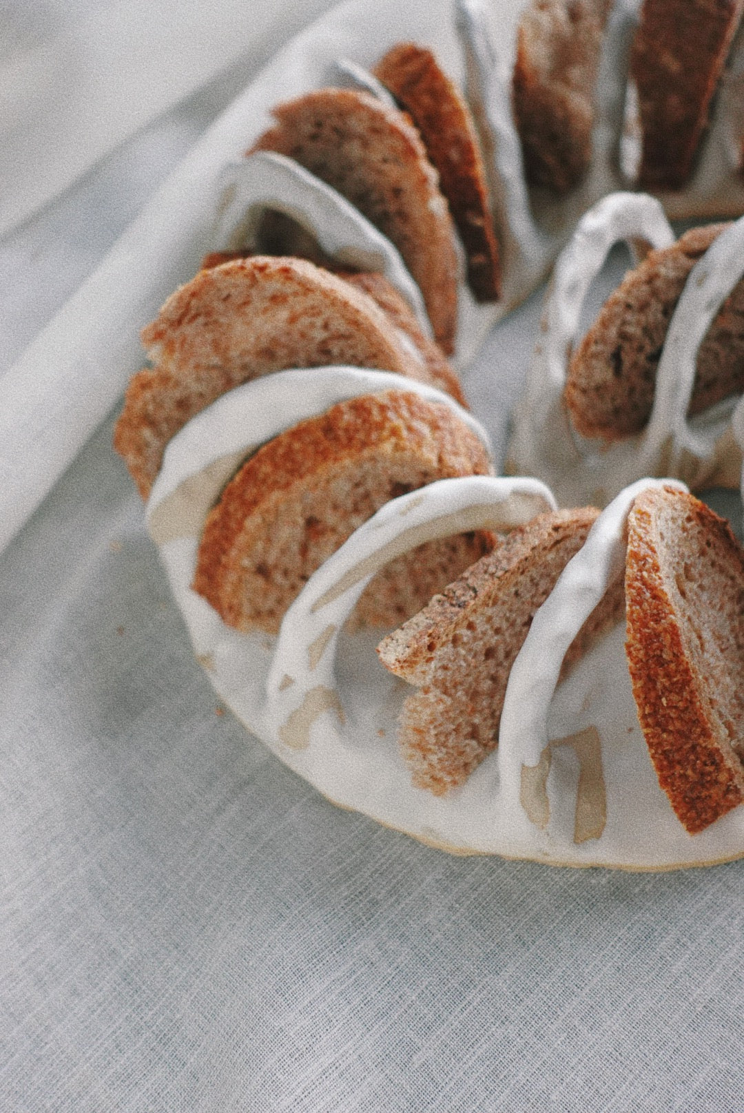 Spiral bread holder
