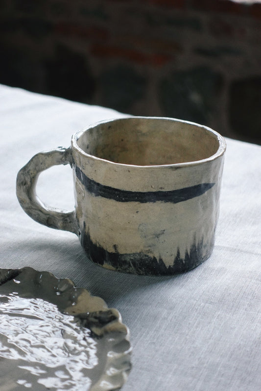 Obsidian vein mug