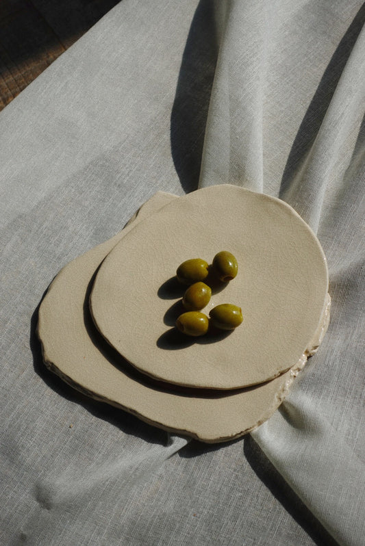 Set of two materic plates