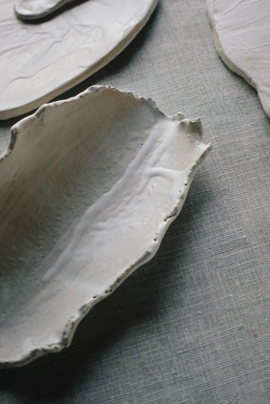 Irregular materic tray