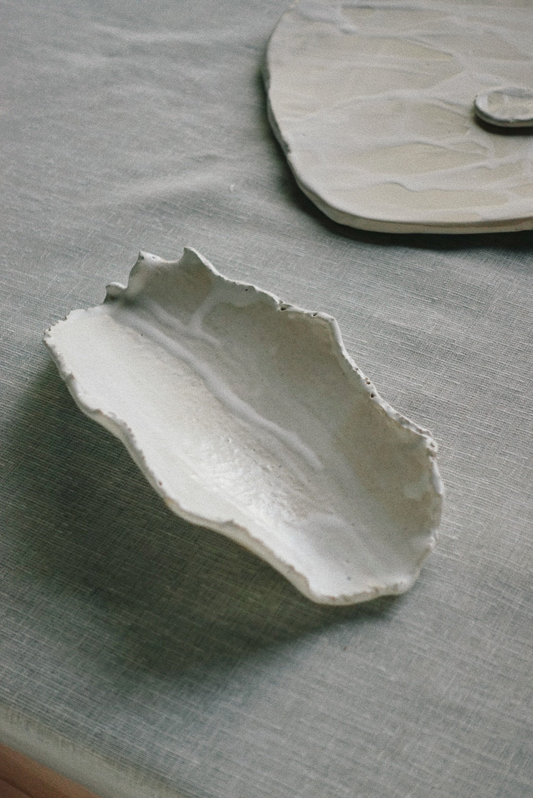 Irregular materic tray