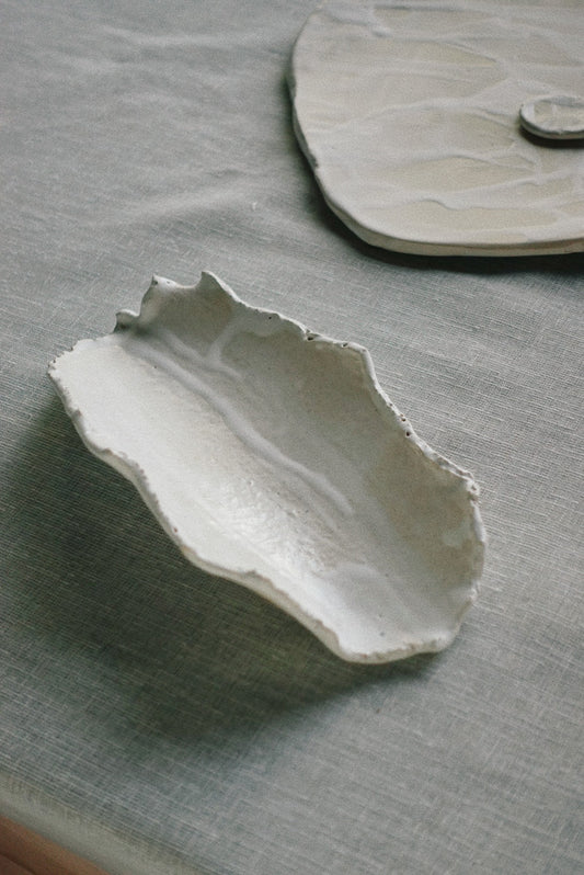 Irregular materic tray