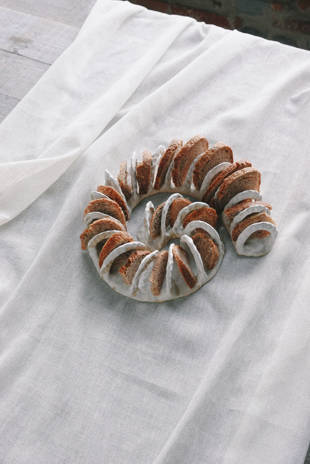 Spiral bread holder