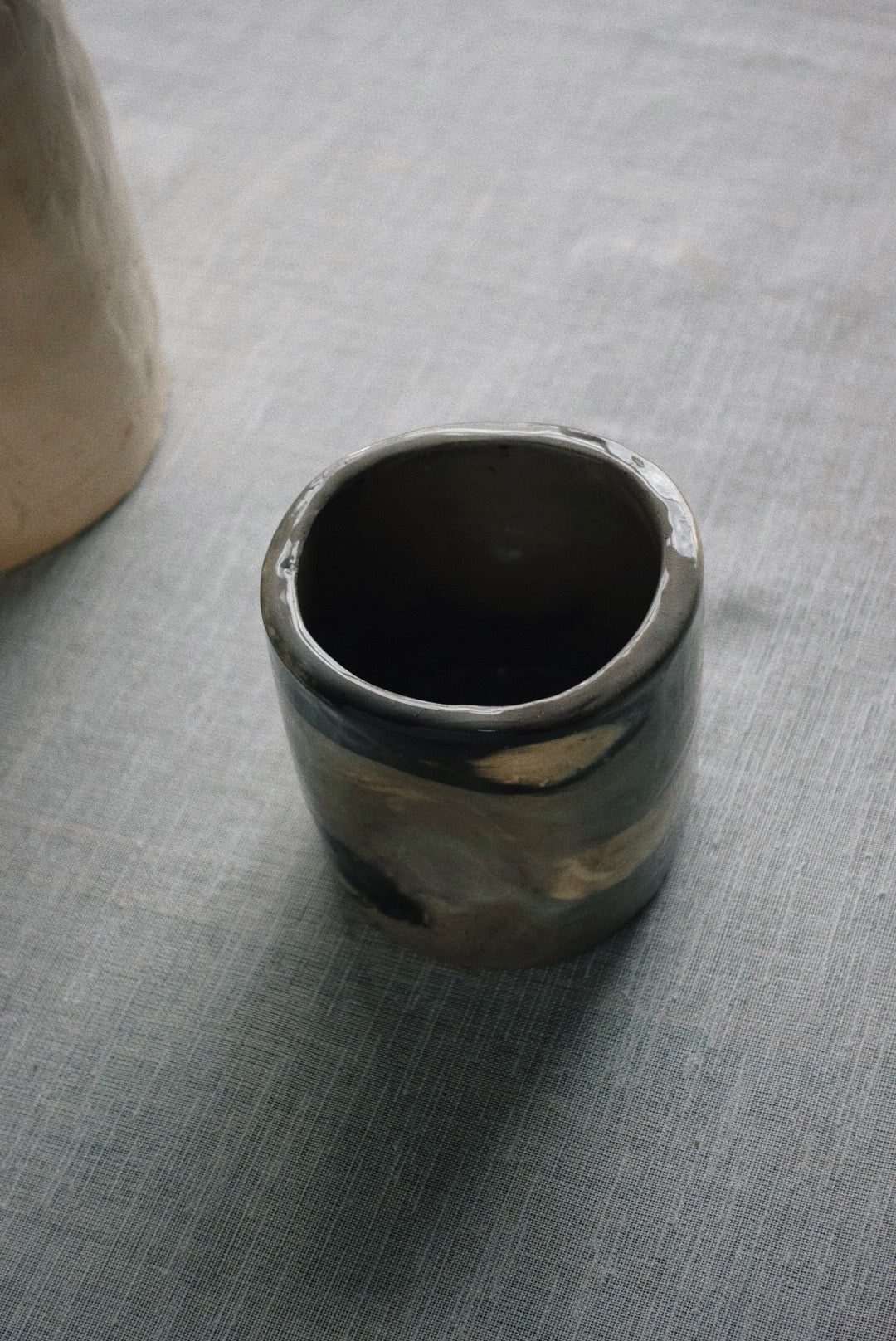Obsidian vein mug