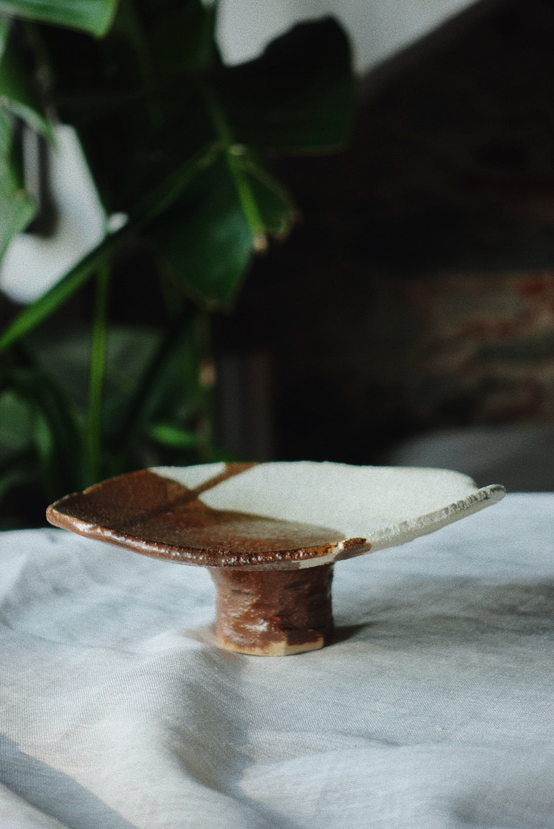Brown Earth pedestal tray