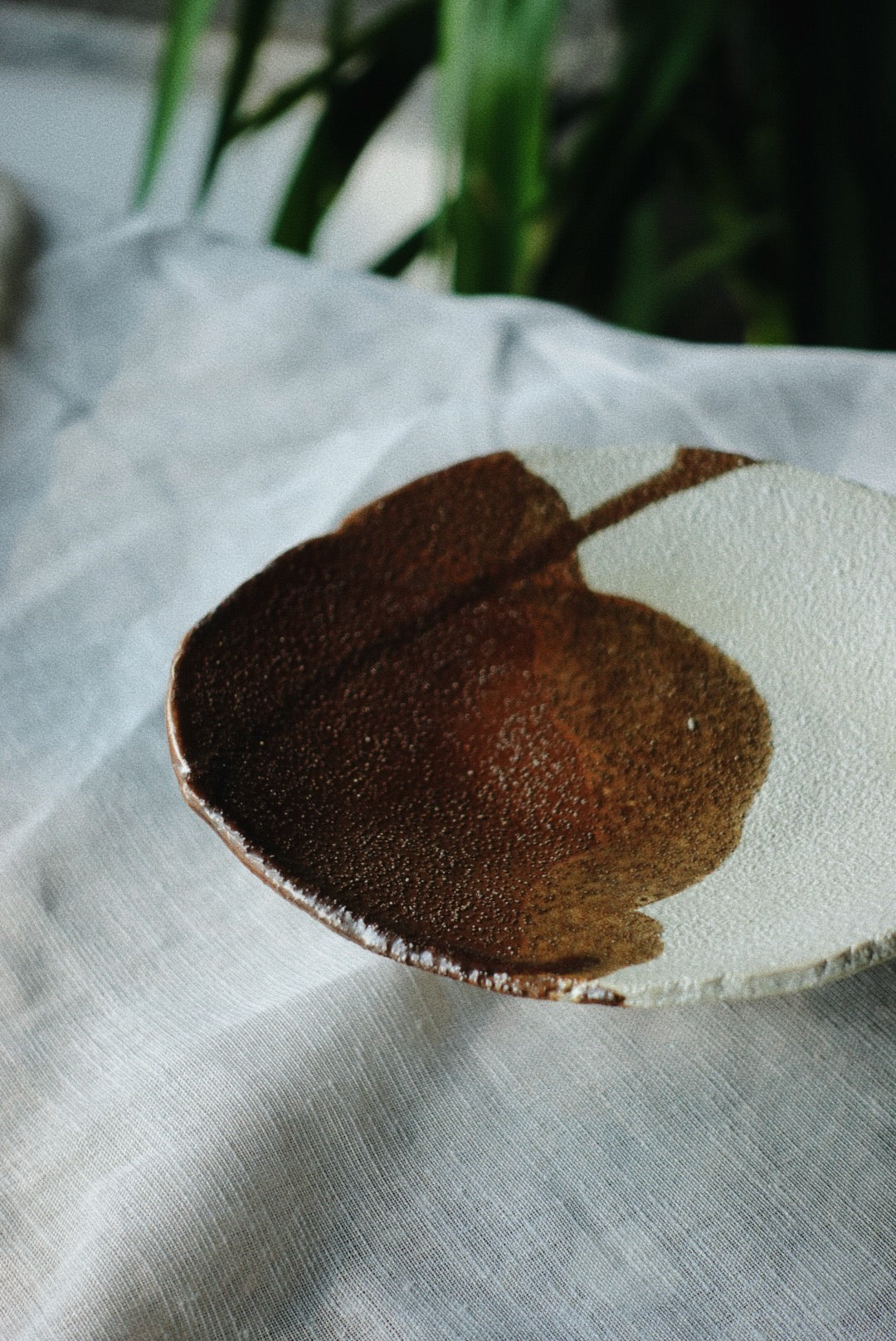 Brown Earth pedestal tray