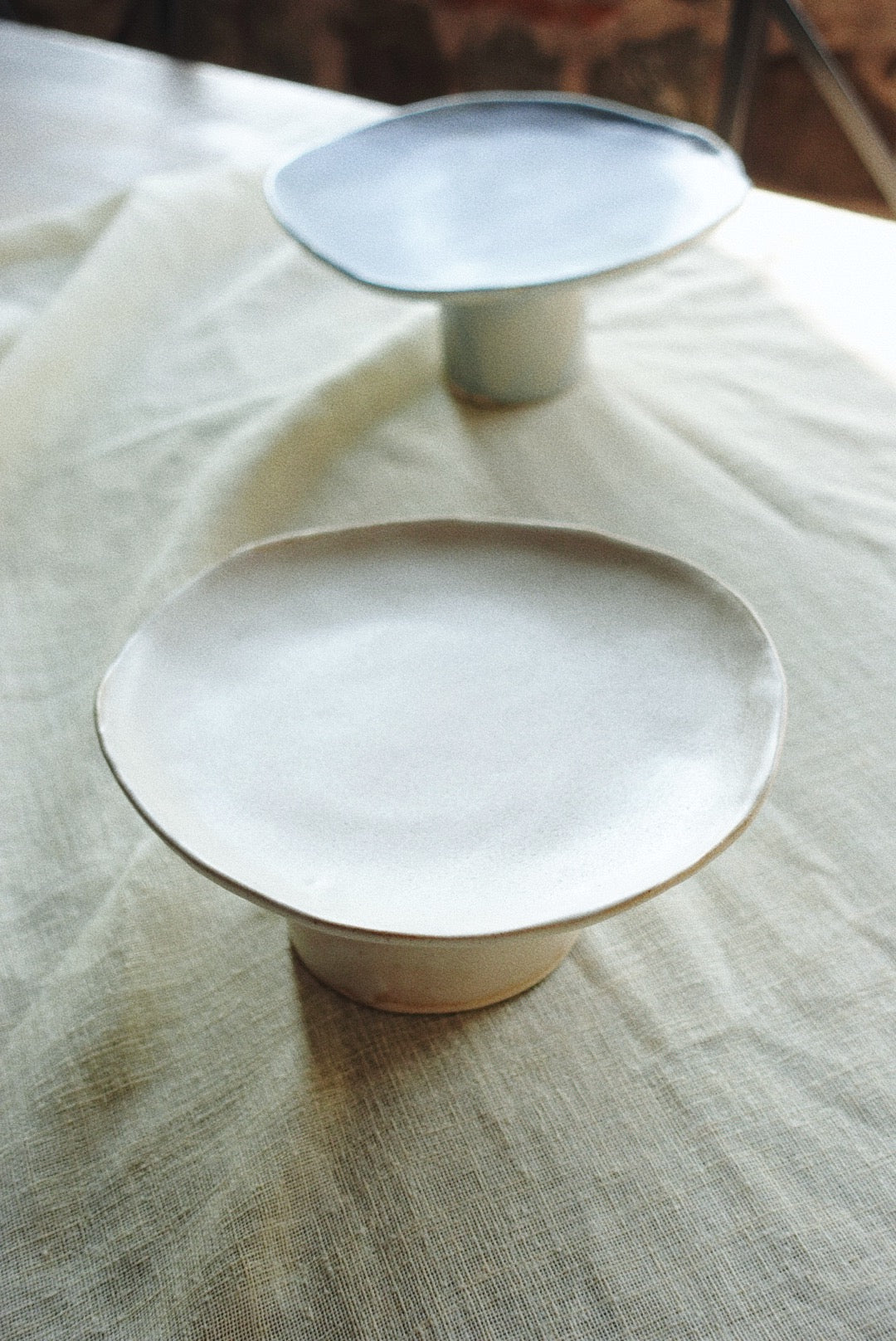 Dune pedestal tray