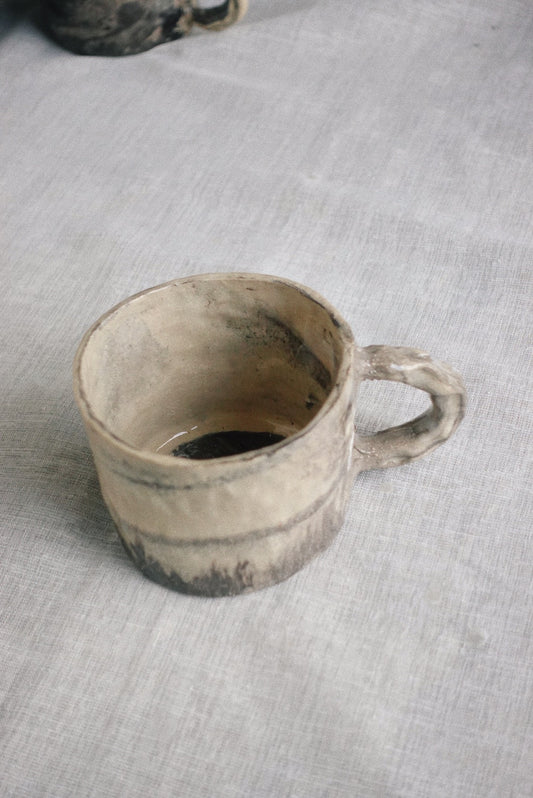 Obsidian vein mug