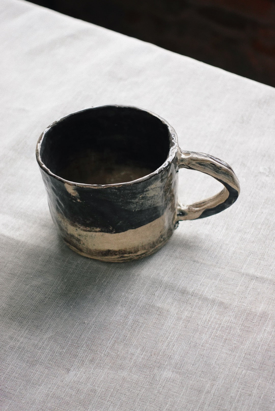 Obsidian vein mug