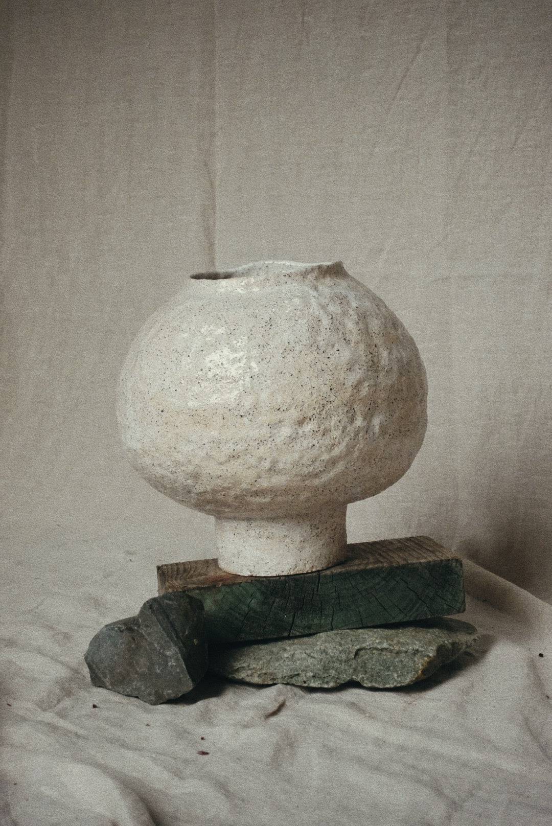 Moon vase 01